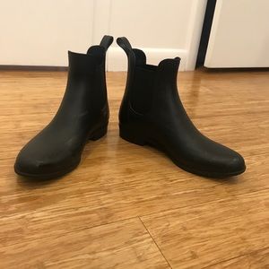 Black Chelsea rain boots